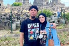 Mulan Jameela Sebut Dirinya ‘Cuma’ Teman Bobok Ahmad Dhani