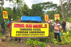 Warga Batukaropa Tolak Tambang di Sungai Balantieng, Pemerintah Dinilai Tutup Mata