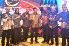 Kades Benteng Palioi Raih Penghargaan di Ajang Paralegal Justice Award 2023