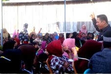 Warga Kalumeme Minta Peningkatan Kualitas Peralatan dan Harga Rumput Laut