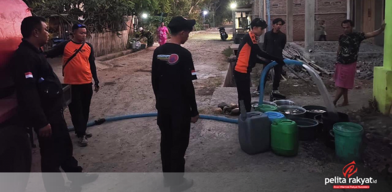 Petugas BPBD Bulukumba Ontime Layani Warga yang Kekurangan Air Bersih