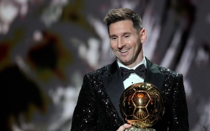 Lionel Messi meraih Ballon dOr 2021 di Paris, Selasa (30112021) (c) AP Photo