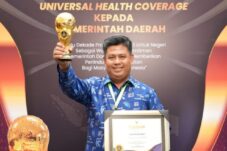 Pemkab Bulukumba Terima UHC Awards 2024