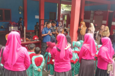 Terima Kunjungan Paud, Damkar Bulukumba Kenalkan Peralatan Damkar