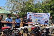 Melalui HIPMI Bulukumba Dua Kelompok Tani Dapat Bantuan Hand Traktor dari Kementan