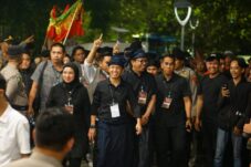 Debat Terakhir Pilkada Bulukumba: JMS dan TSY Kenakan Passapu dan Pakaian Hitam, Aura Kemenangan Memancar