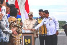 Prabowo Resmikan Flyover Madukoro