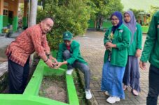 Mahasiswa KKLP STAI Al-Gazali Tanam Pohon di Kawasan MTsN 3 Bulukumba