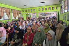 Amure Hadiri Penyaluran Beasiswa PIP Aspirasi di SMPN 5 Mandai Maros