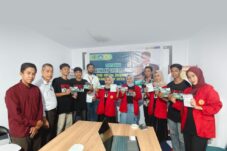 35 Mahasiswa STIE Pelita Buana Makassar Terima Beasiswa KIP