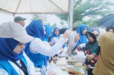 Pasar Murah IWAPI di Pantai Merpati