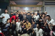 Jelang Idul Fitri, AMURE Bagikan Paket Sembako