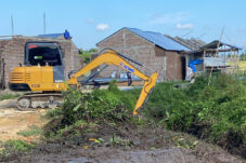 Antisipasi Genangan Air, Pengembang Perumahan Keruk Kanal di Kelurahan Tanah Kongkong