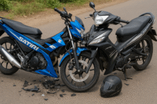 Yamaha VS Suzuki Tabrakan di Desa Mattirowalie Kindang, Pengendara Remaja Dilarikan ke RSUD