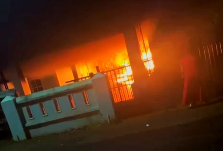 Terbakar Saat Dini Hari, Kantor Desa Benteng Malewang Bulukumba Berhasil Diselamatkan Warga