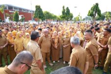 Hari Pertama Pascalebaran, Bupati Andi Utta Tekankan Perubahan Mindset ASN