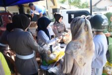 Jelang Lebaran, Polres Bulukumba Gelar Gerakan Pangan Murah, 1,25 Ton Beras SPHP Ludes Terjual