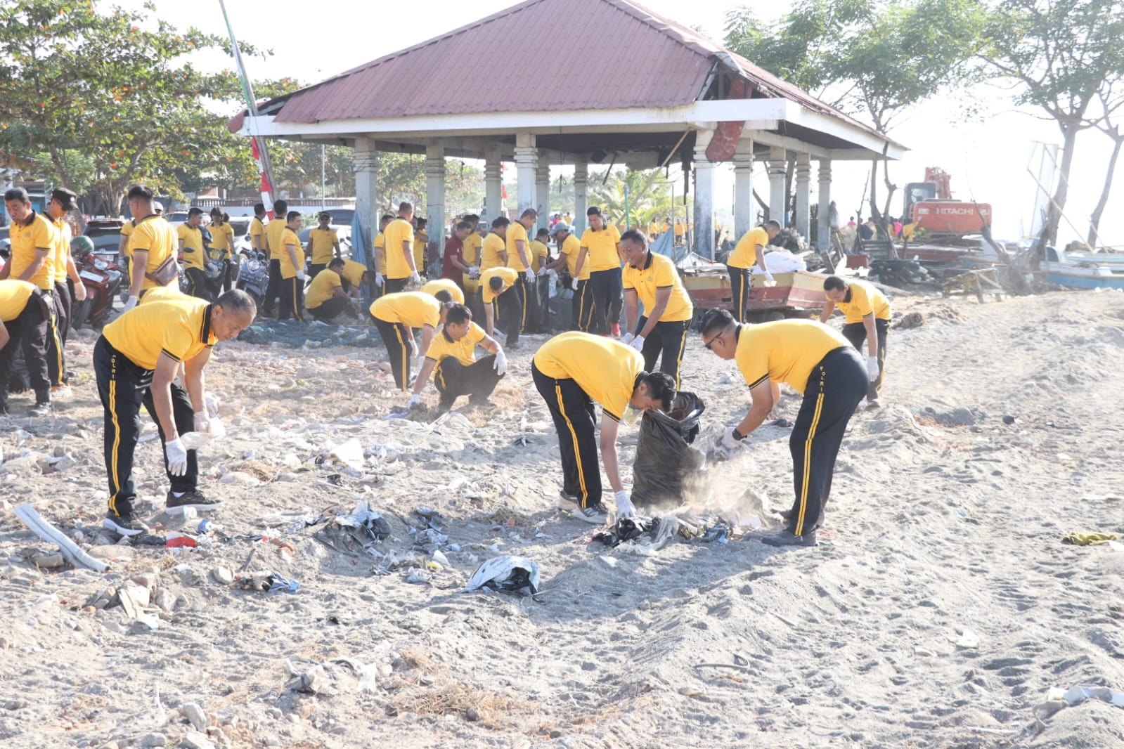 Kapolres Bulukumba Kerahkan 200 Personel, Pantai Merpati Disulap Jadi Bersih