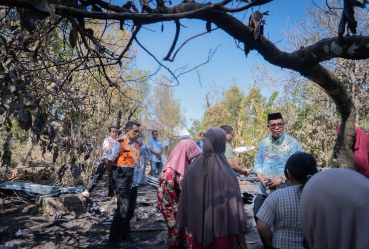 Rumah Dilalap Api, Nenek Nawi Dapat Perhatian Wakil Bupati Bulukumba hingga Bantuan BAZNAS